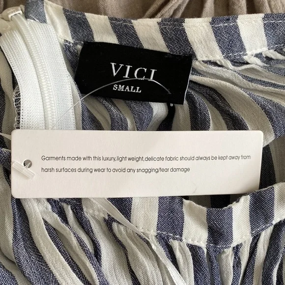 VICI Vertical Striped Off Shoulder 3/4 Sleeve Women's Top Size Small NWT‎ - Picture 3 of 7